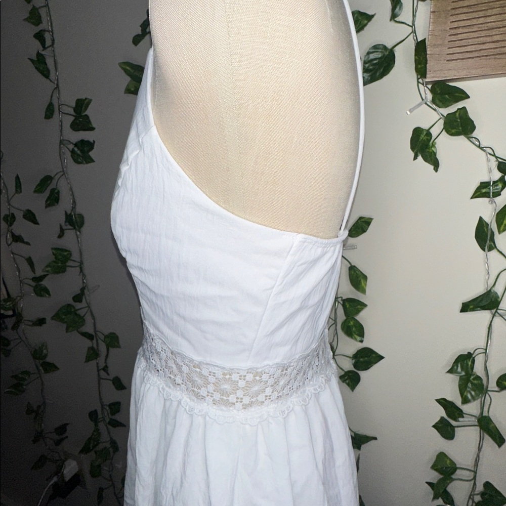 Windsor Short White Lacey Flowy Romper - Picture 4 of 7
